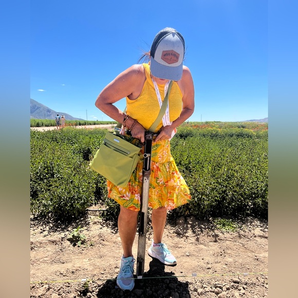 Retired nurse seeks new career in fashion & fun! - Picture 6 of 6